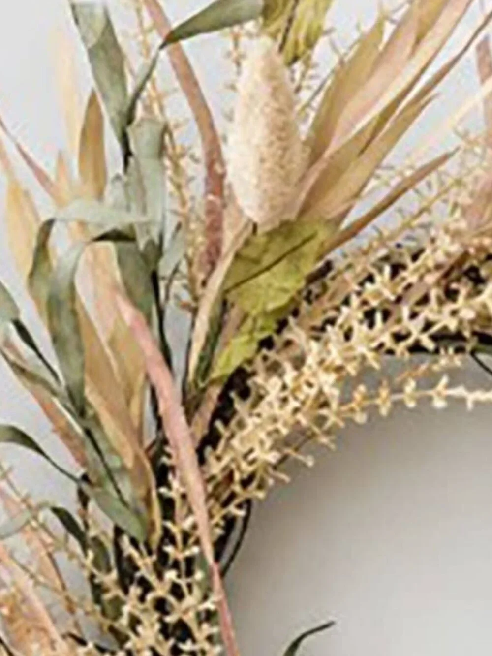 NWT Cream and Natural Wreath